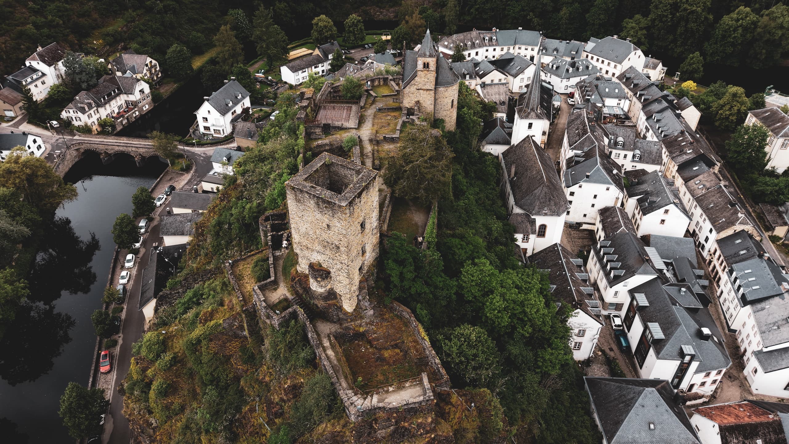 Esch-sur-Sûre · Castle and Bridge