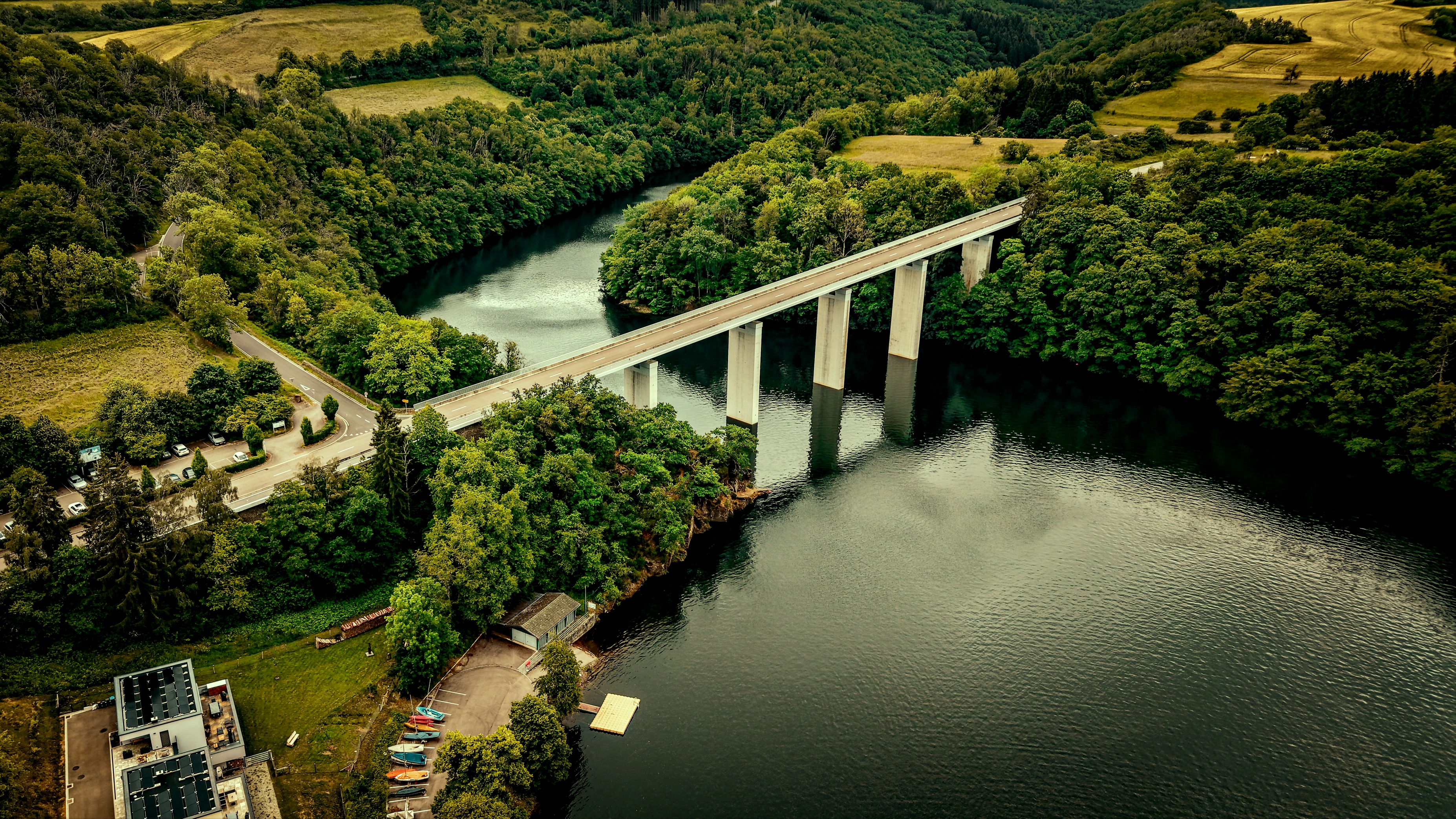 Road viaduct over the Upper Sûre reservoir