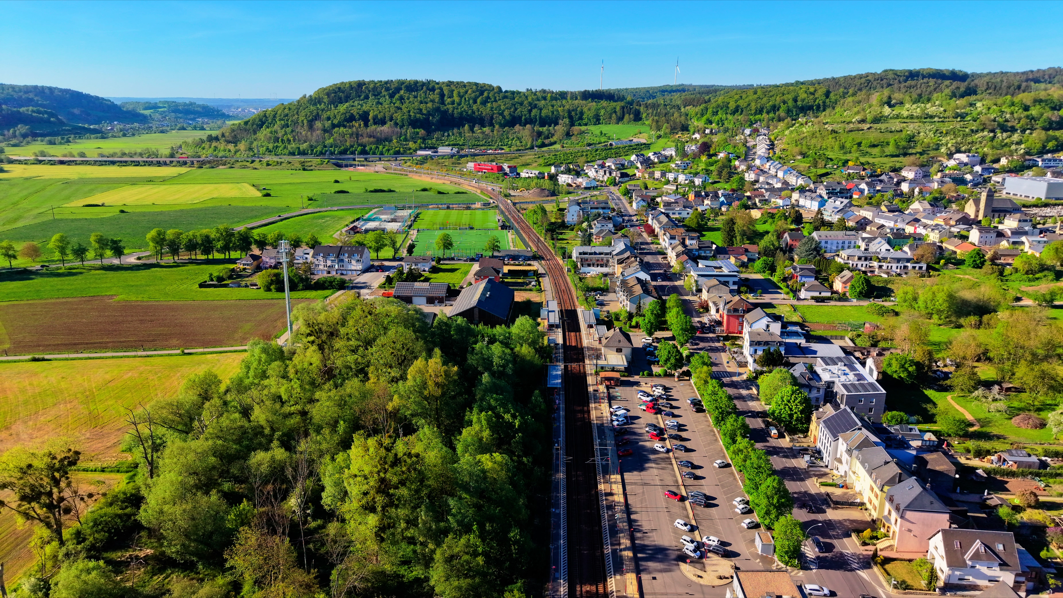 Walferdange — town, railway, valley from altitude